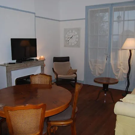 à 100 M De Tarbes Sud *